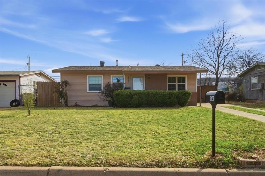 1741 Pasadena Dr - Photo 2 of 29