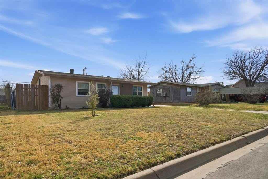 1741 Pasadena Dr - Photo 3 of 29