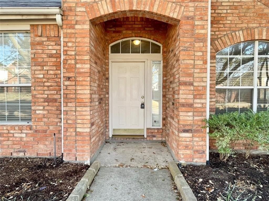 9711 Saddle Dr - Photo 2 of 40