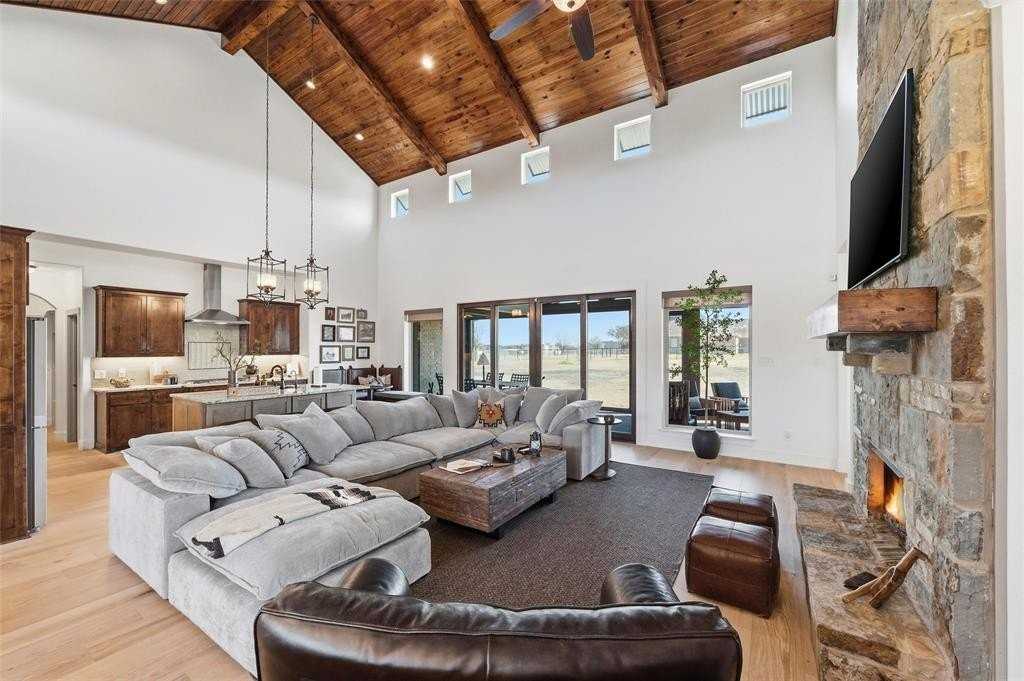 570 S Point Ct - Photo 6 of 40