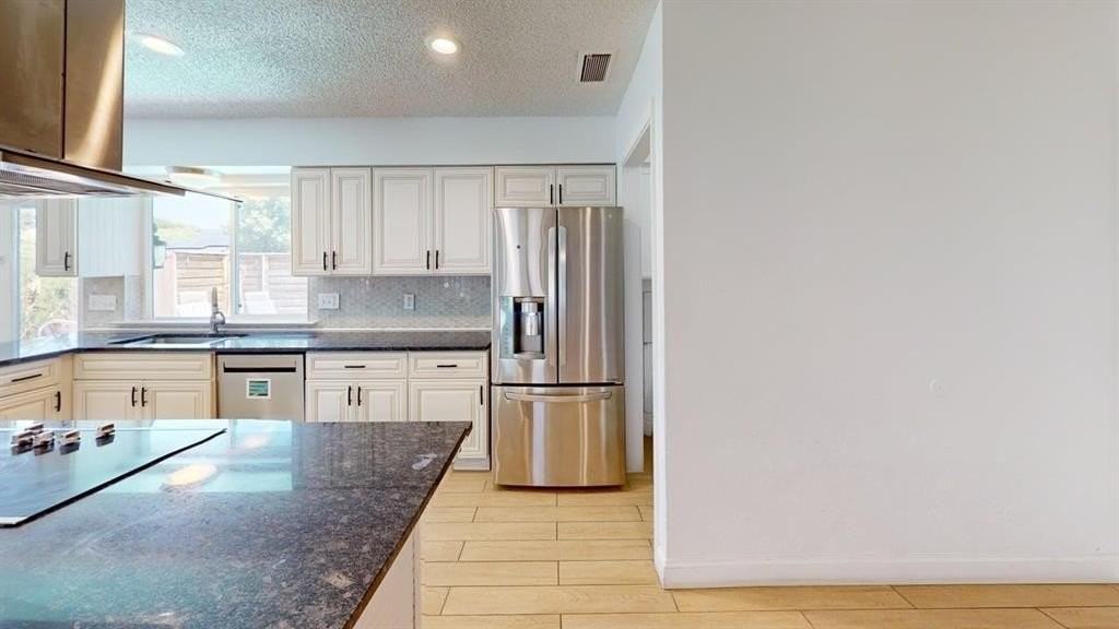 2131 Blossom Ln - Photo 7 of 21