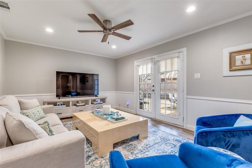 2476 Pinebluff Dr - Photo 3 of 23