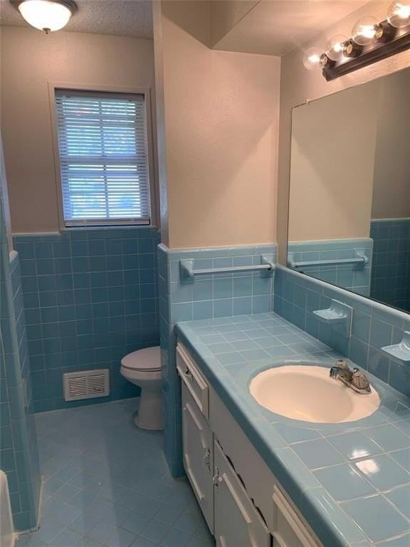 901 Downing St - Photo 7 of 9