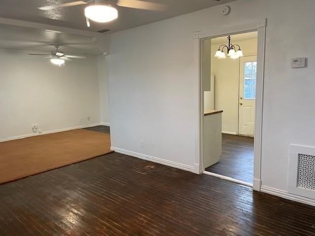 733 Shelton St - Photo 4 of 11