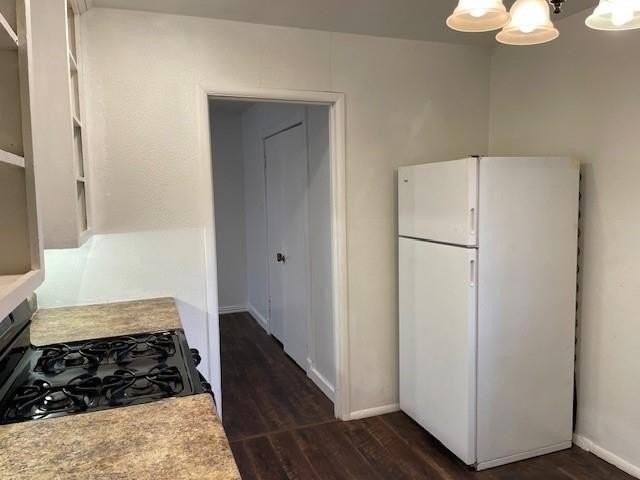 733 Shelton St - Photo 6 of 11