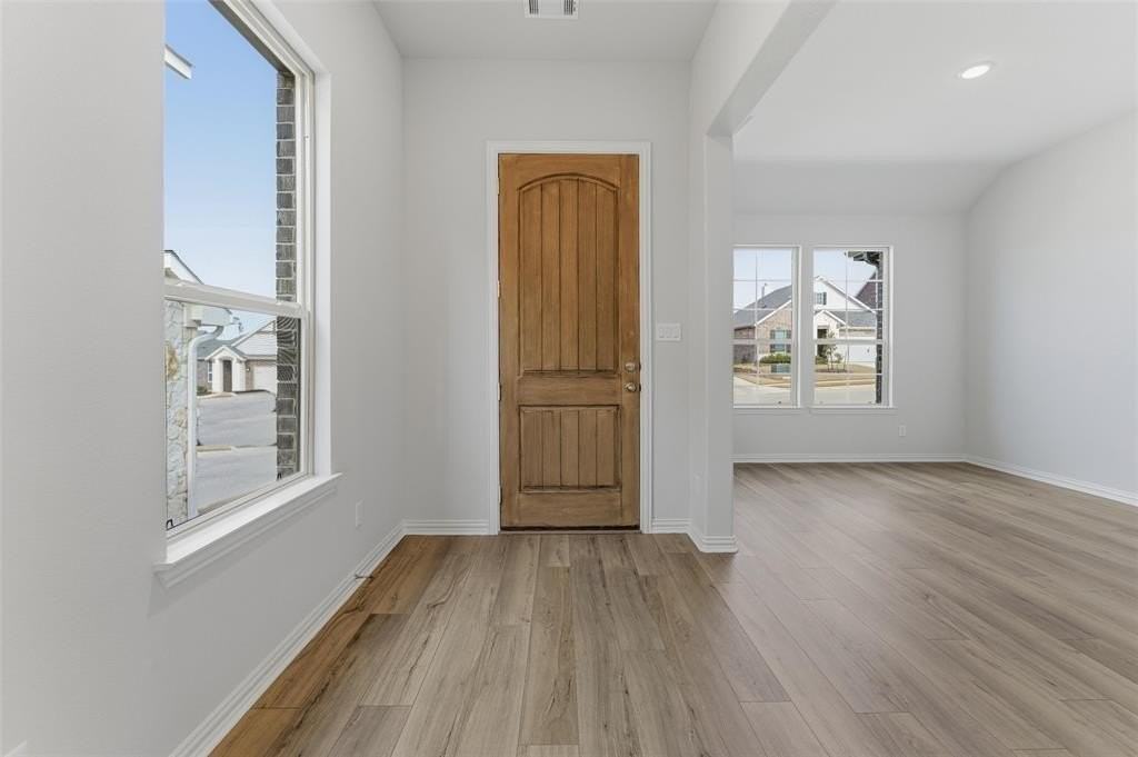 3520 Columbus St - Photo 6 of 29