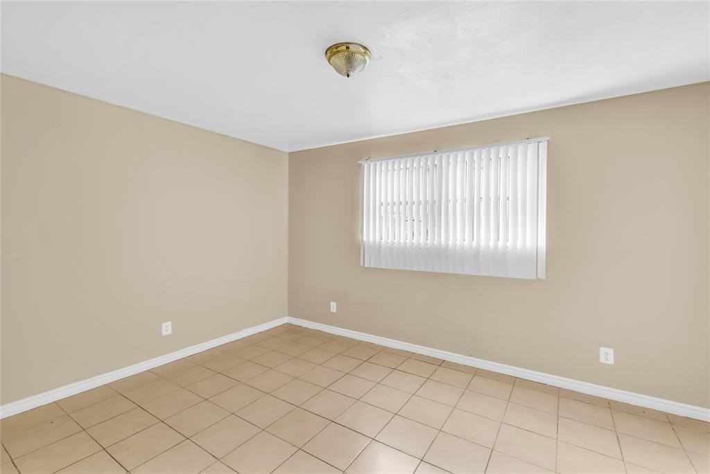 2800 W Pioneer Dr - Photo 6 of 10