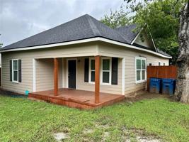 featured image of 309 N Neches St