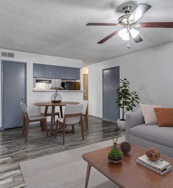 601 Bellaire Dr - Photo 2 of 14