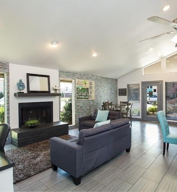 601 Bellaire Dr - Photo 4 of 14