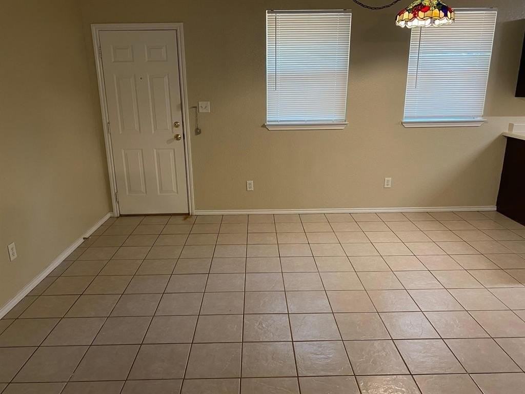 208 Bobbie Ann Ct - Photo 3 of 13