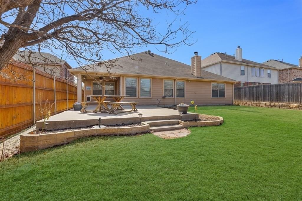 5129 Leeray Rd - Photo 3 of 39