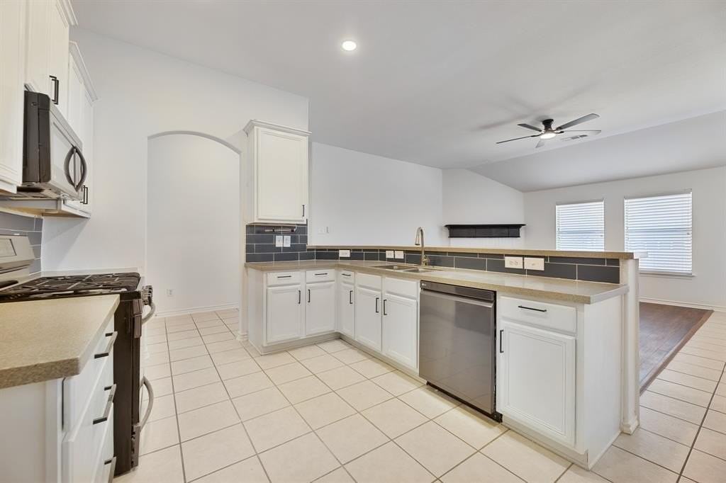 5129 Leeray Rd - Photo 6 of 39