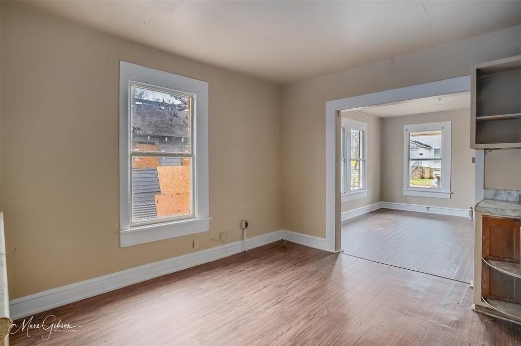 325 Edwards St - Photo 5 of 12