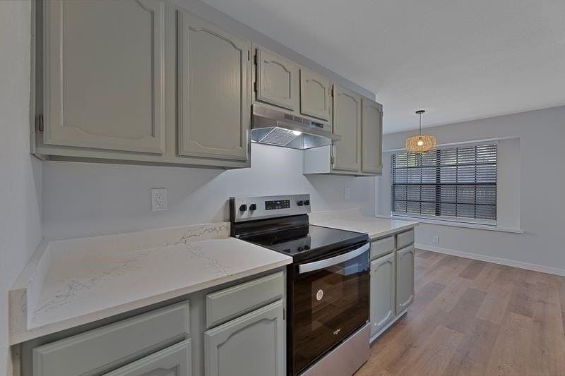 1916 Parkside Dr - Photo 5 of 19