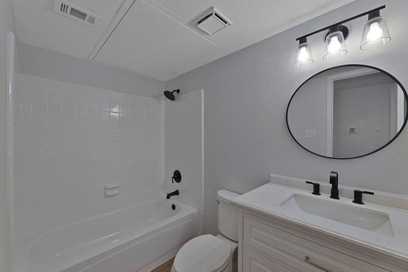 1916 Parkside Dr - Photo 7 of 19