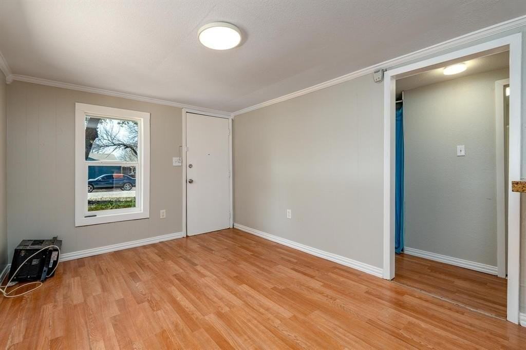 3017 Clinton St - Photo 6 of 25