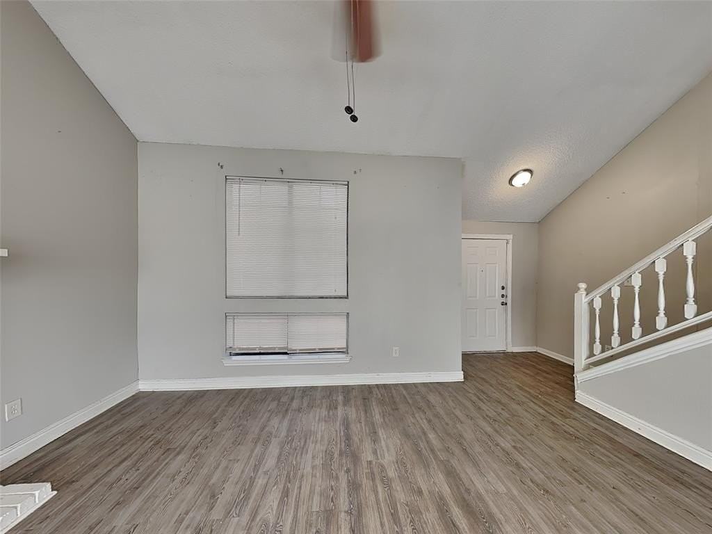 1506 Briarpath Ln - Photo 2 of 29