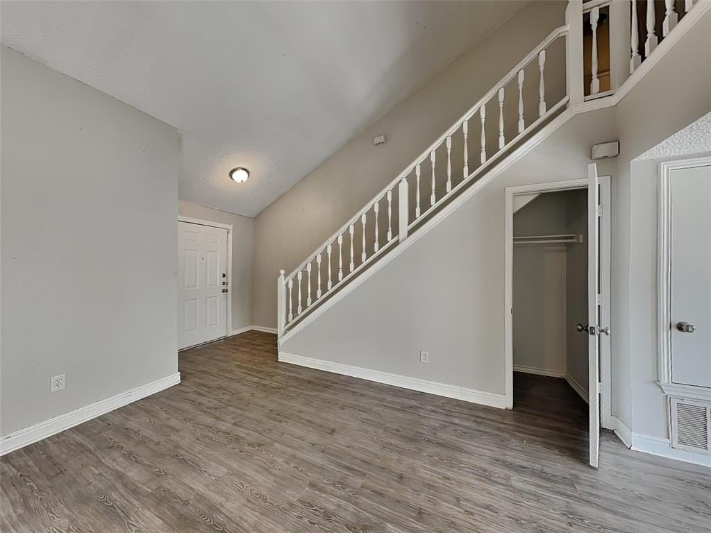 1506 Briarpath Ln - Photo 3 of 29