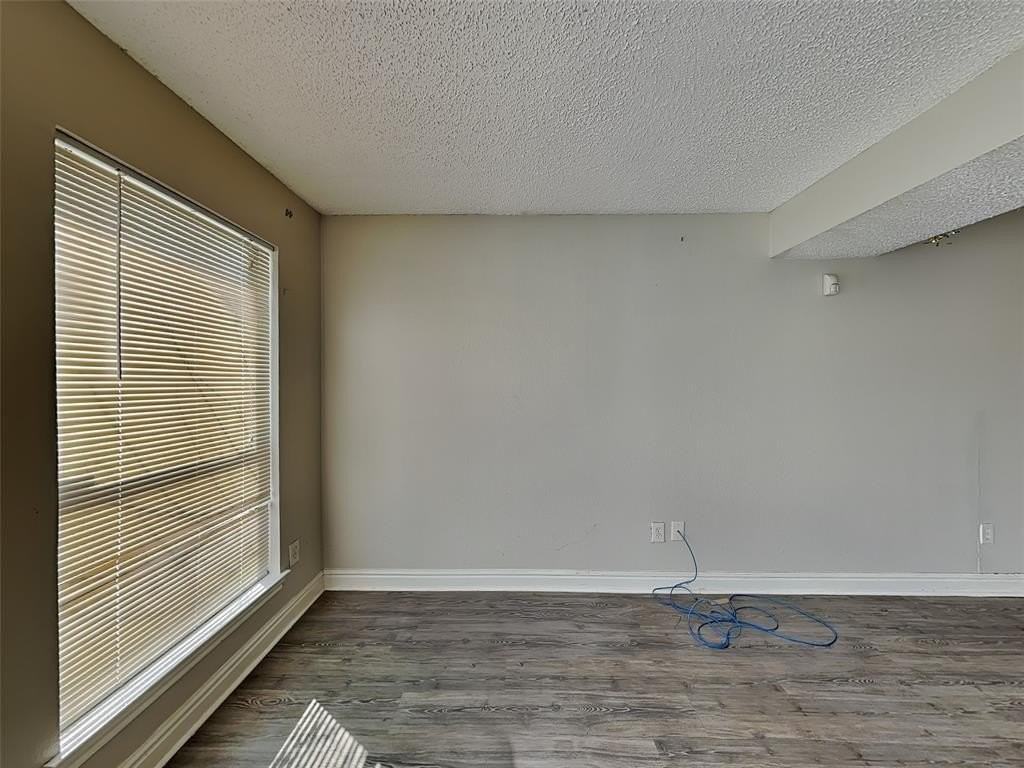 1506 Briarpath Ln - Photo 6 of 29