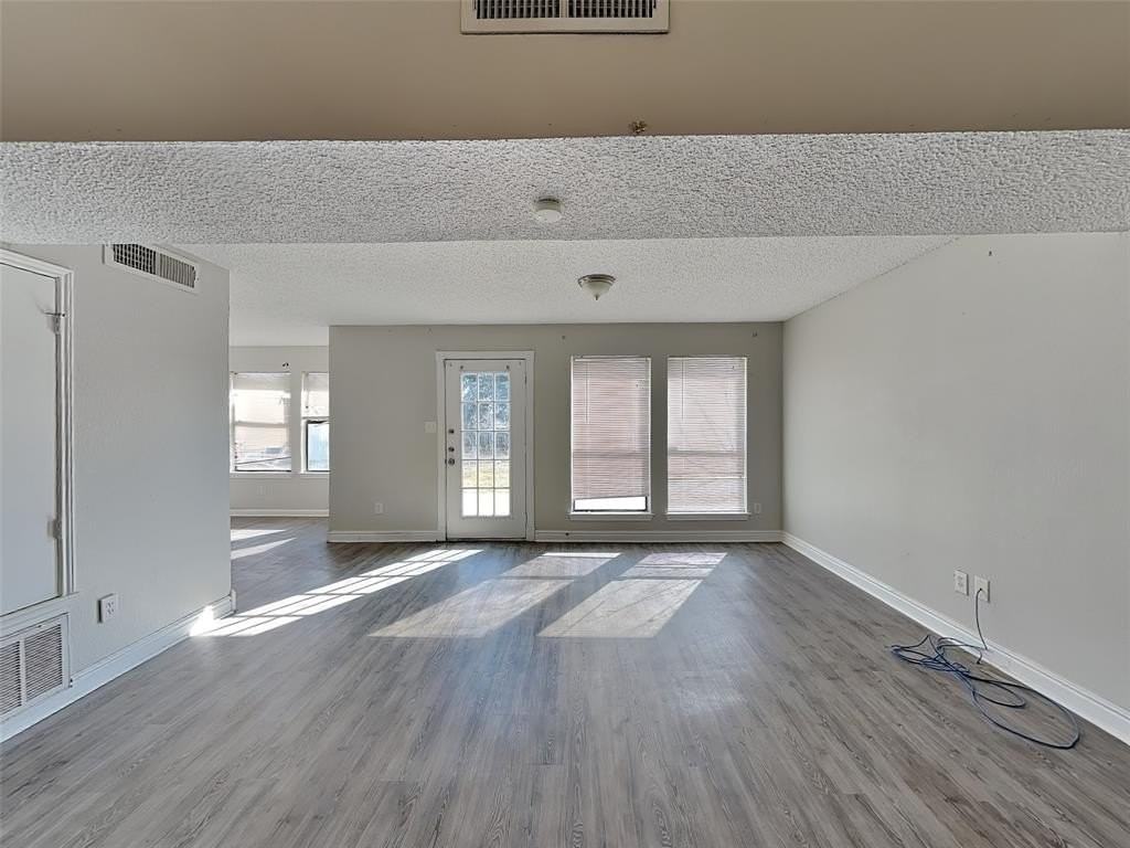 1506 Briarpath Ln - Photo 7 of 29