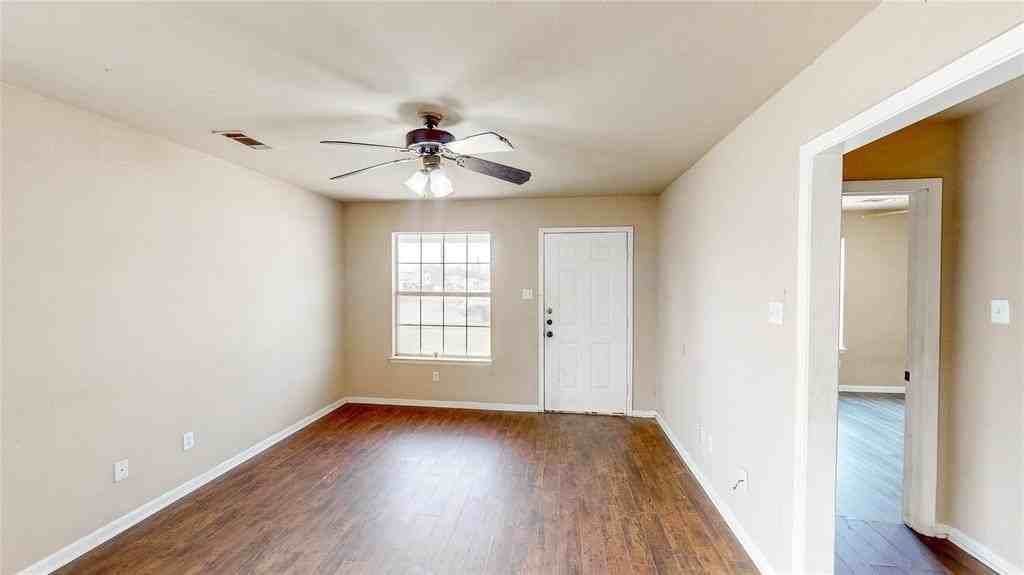 701 E College St - Photo 7 of 22