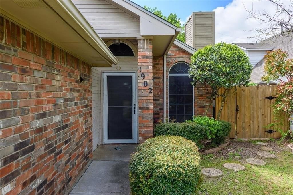 1902 Lee Dr - Photo 3 of 22