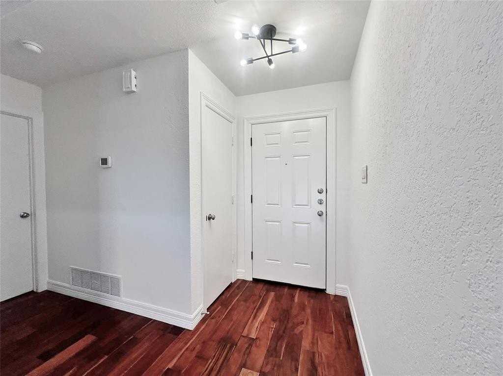 2 Redford Ct - Photo 3 of 21