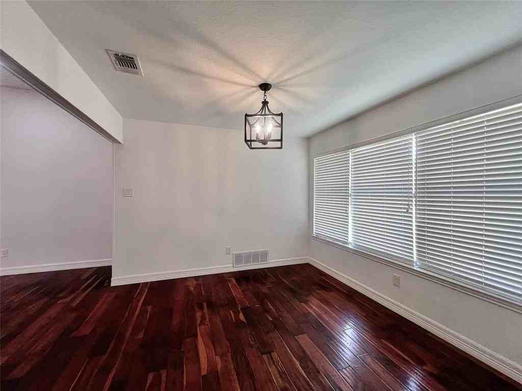 2 Redford Ct - Photo 6 of 21