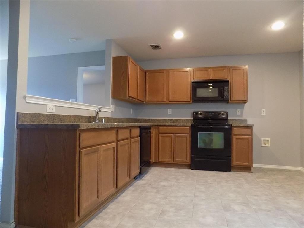 16905 Thorntree Ct - Photo 3 of 14