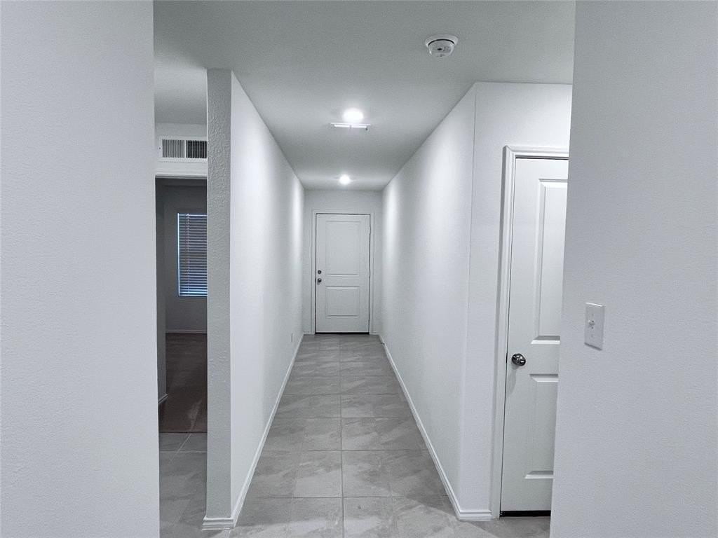 411 Ashbrook Way - Photo 3 of 20