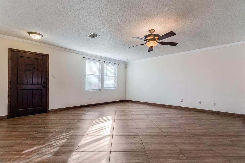 2609 Annalea Ln - Photo 5 of 25