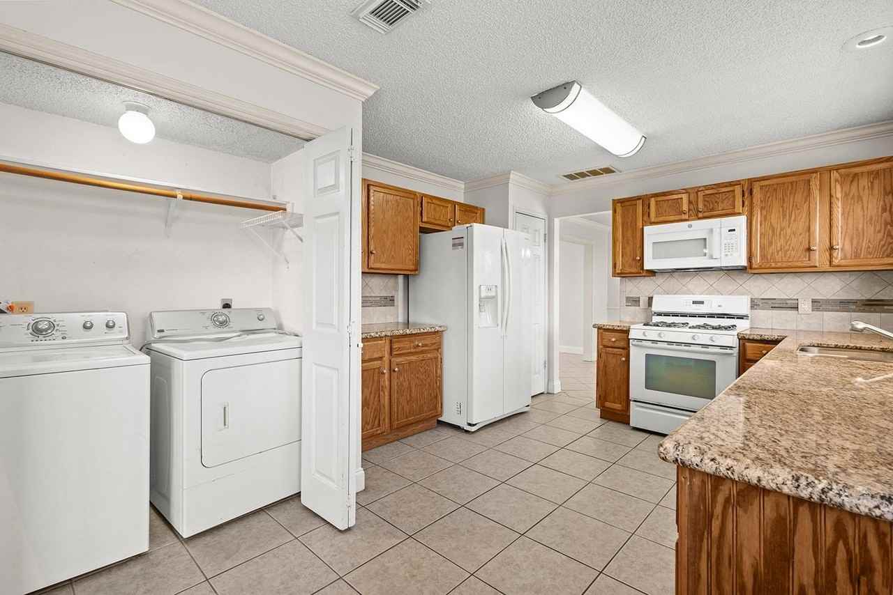 22919 Garden Canyon Dr - Photo 7 of 26