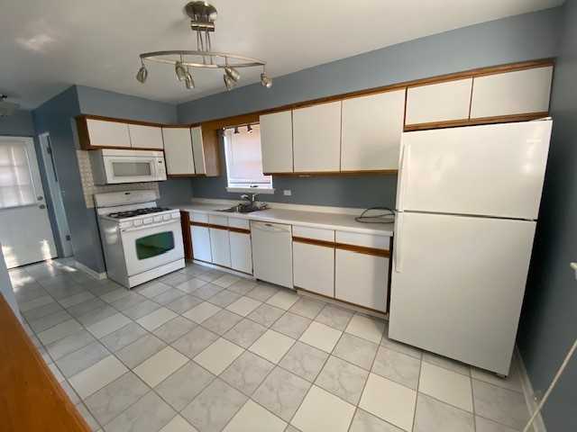 29 E Thorndale Ave - Photo 3 of 5