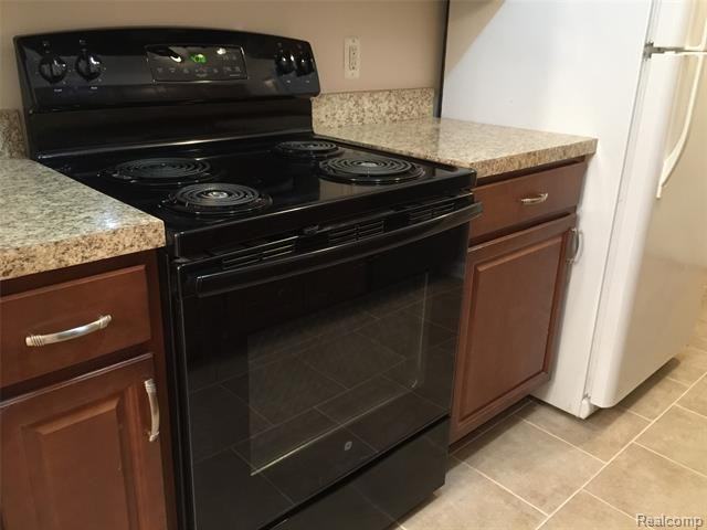 29840 W 12 Mile Rd - Photo 7 of 17