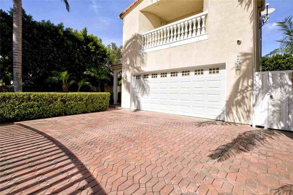 15121 Marlin Pl - Photo 6 of 50