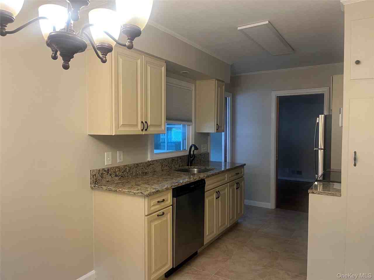 3616 Jerusalem Ave - Photo 7 of 11