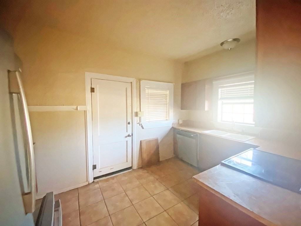 109 N 11th St - Photo 5 of 8