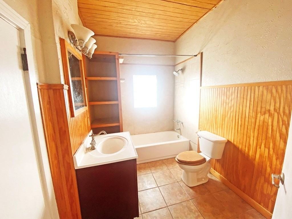 109 N 11th St - Photo 7 of 8