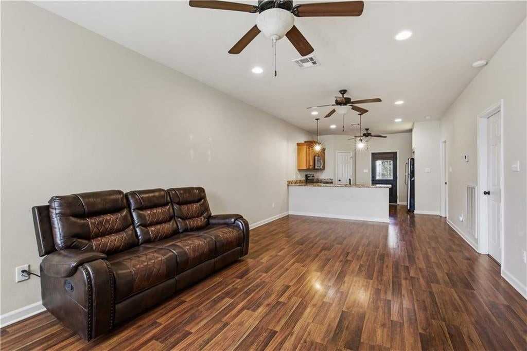 518 Erlanger Ave - Photo 4 of 11