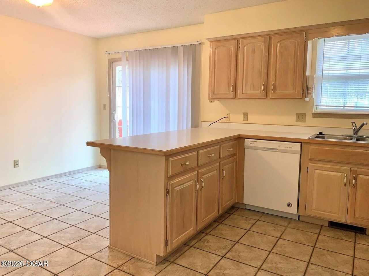 1655 Mayberry Dr - Photo 5 of 10