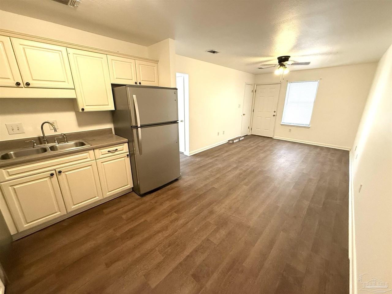 3202 Redwood Ln Apt D - Photo 7 of 18