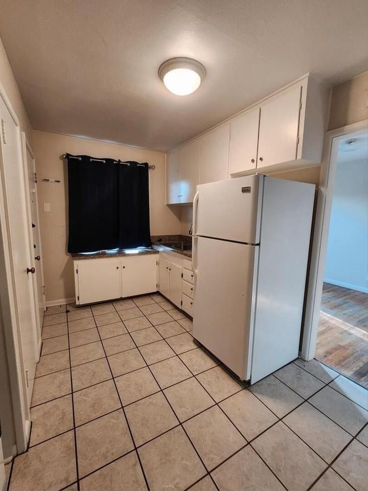 1106 N Carrizo St Unit A - Photo 4 of 8