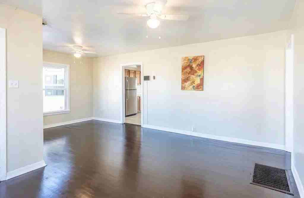 208 N Gillis St - Photo 2 of 14