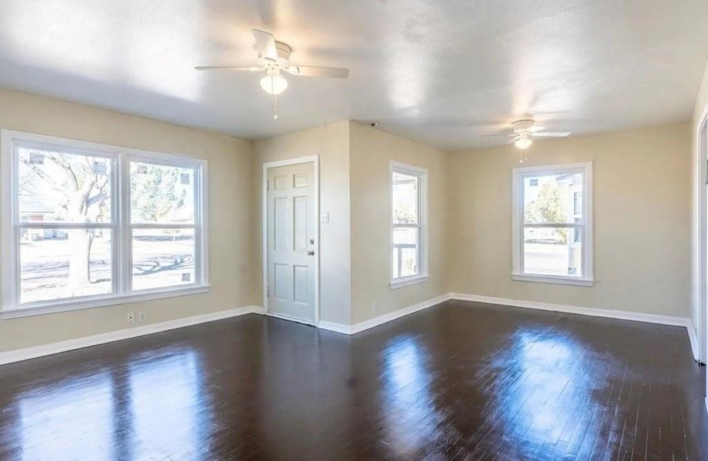 208 N Gillis St - Photo 3 of 14