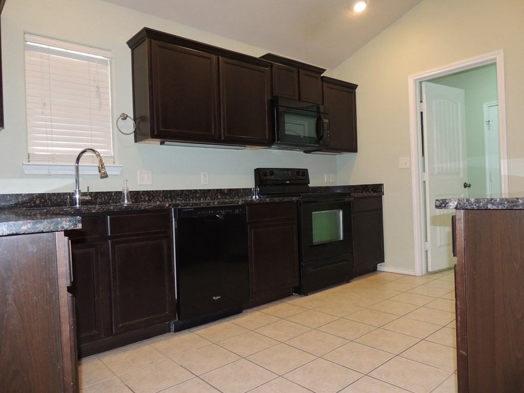 415 Nolan Ryan Dr - Photo 7 of 28