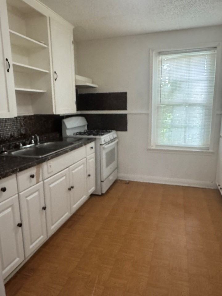 1210 W Texas Ave Apt 15 - Photo 2 of 8