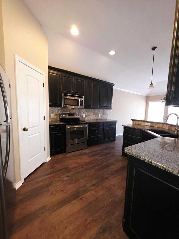 5204 Greathouse Ave - Photo 4 of 11