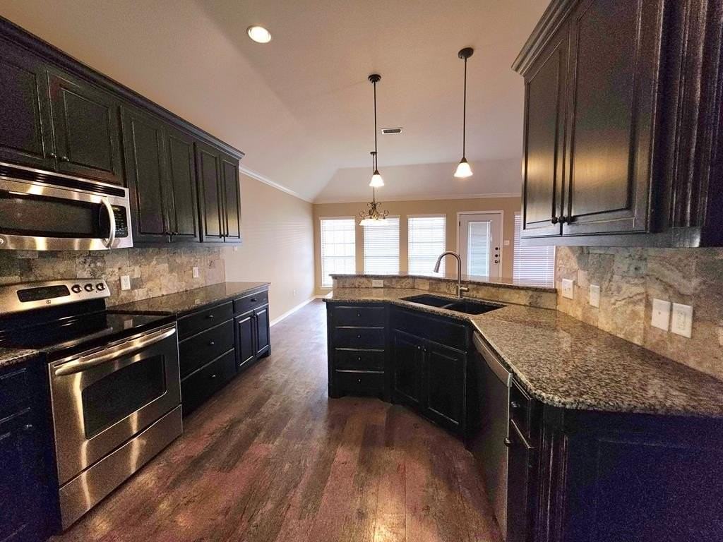 5204 Greathouse Ave - Photo 5 of 11