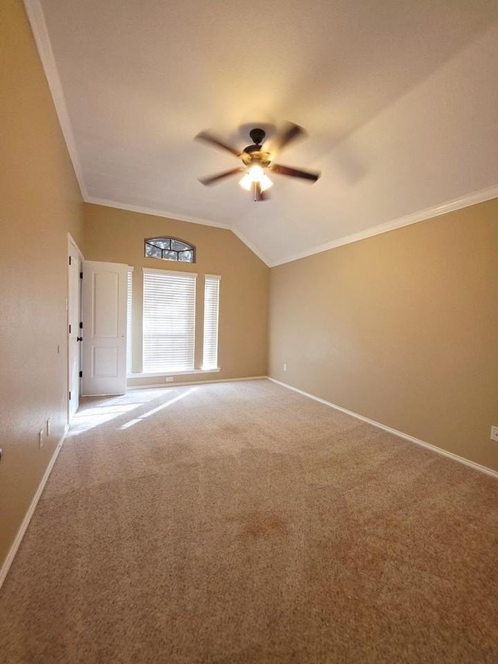 5204 Greathouse Ave - Photo 7 of 11